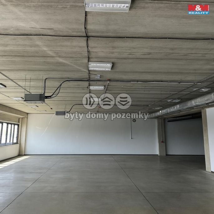 Pronájem, Obchod a služby, Nupaky