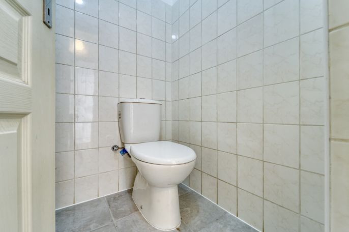 Prodej, Obchod a služby, Toužim