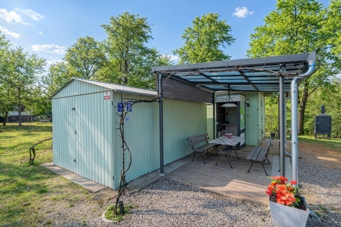 Prodej, Vinný sklep, Chvalovice