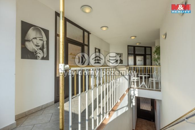 Prodej, Obchod a služby, Postoloprty