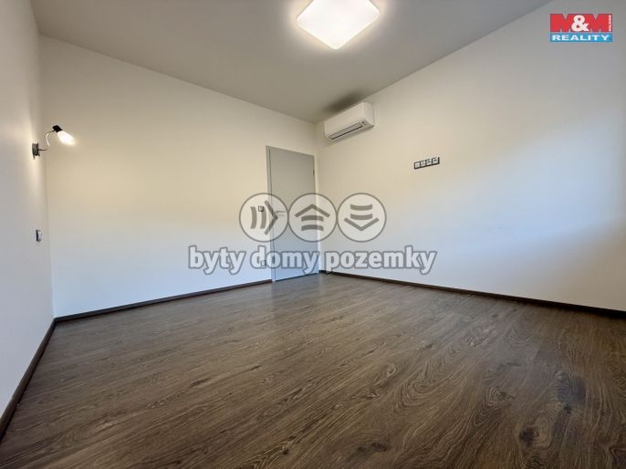 Pronájem, Byt 4+kk, Měchenice