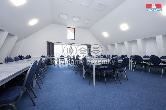 Prodej, Obchod a služby, Zvole