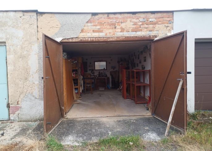 Prodej, Garáž, Komárov