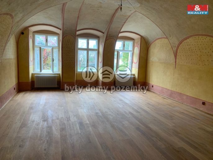 Pronájem, Obchod a služby, Hranice