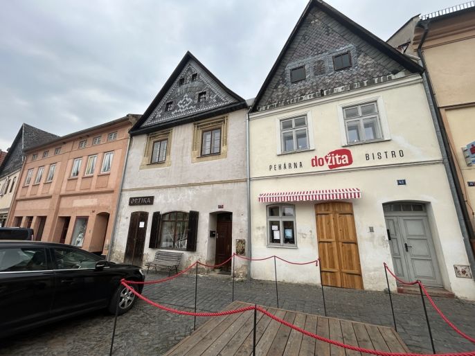 Pronájem, Obchod a služby, Úštěk