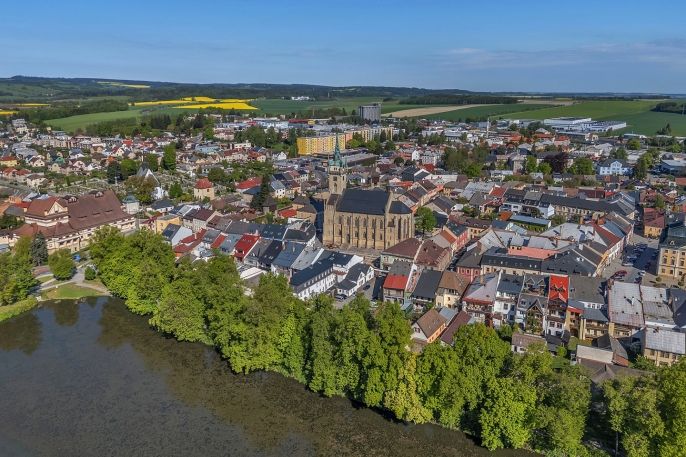 Prodej, Obchod a služby, Polička
