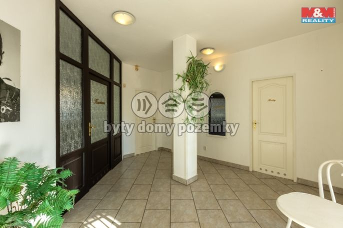 Prodej, Obchod a služby, Postoloprty