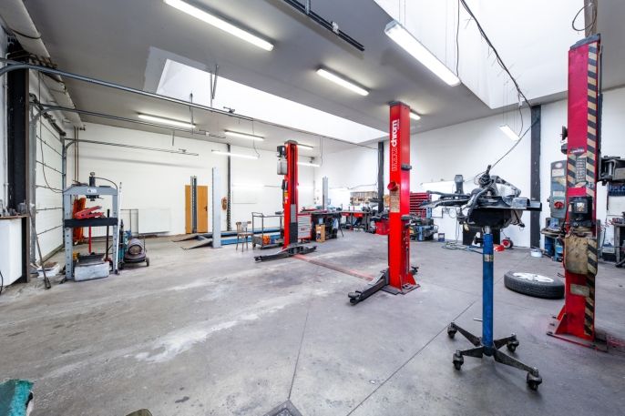 Prodej, Obchod a služby, Čebín