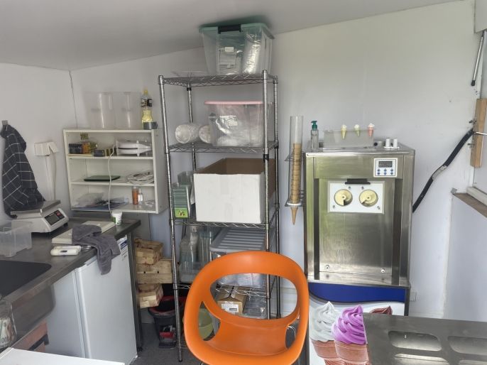 Pronájem, Obchod a služby, Vestec