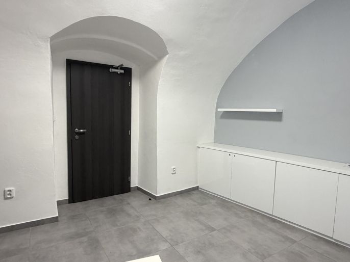 Pronájem, Obchod a služby, Pardubice