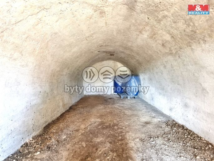 Prodej, Vinný sklep, Újezdec