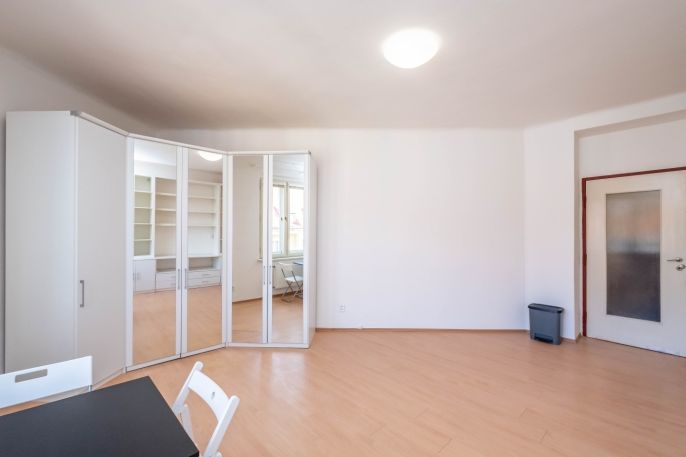 Pronájem, Byt 1+kk, Praha