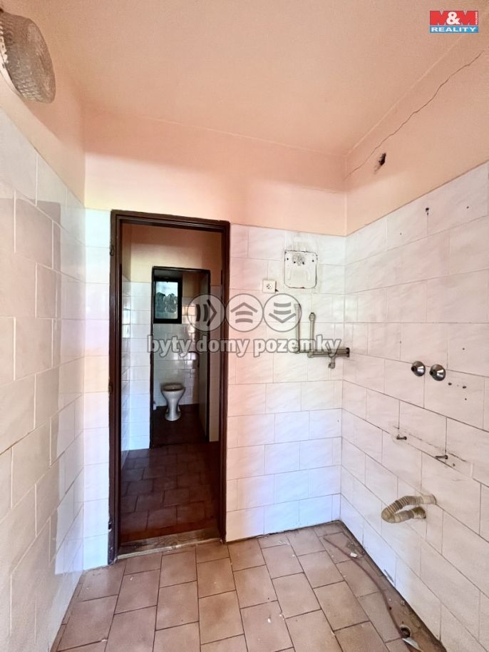 Pronájem, Obchod a služby, Vysoká