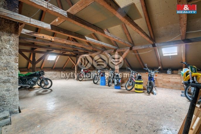 Prodej, Obchodní objekt, Povrly