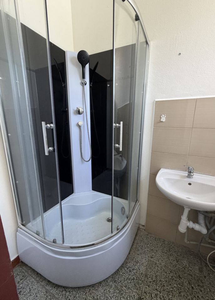Pronájem, Obchod a služby, Klešice
