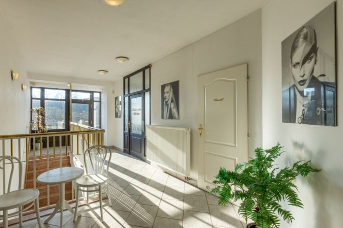 Prodej, Obchod a služby, Postoloprty