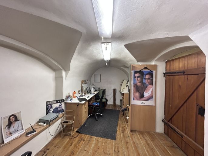 Pronájem, Obchod a služby, Úštěk