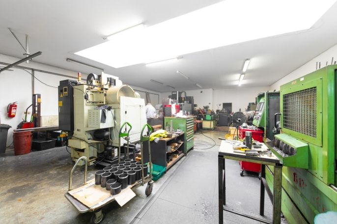 Prodej, Obchod a služby, Čebín