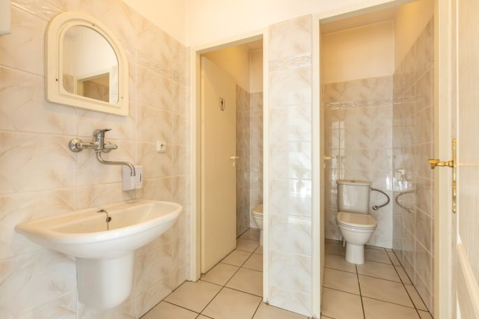 Prodej, Obchod a služby, Postoloprty