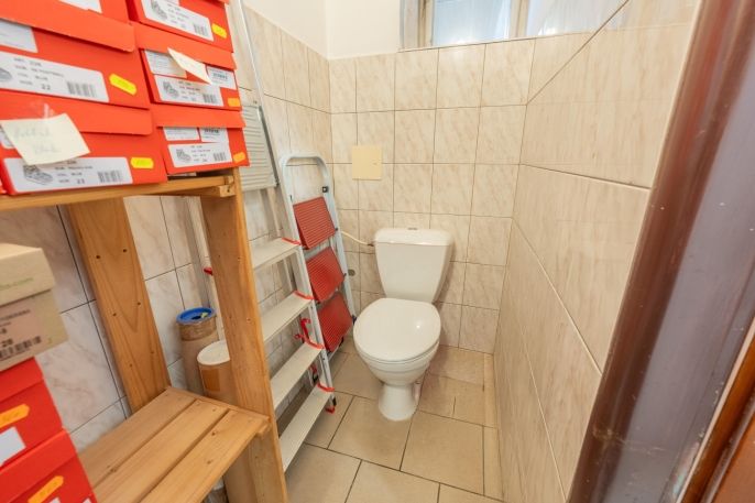 Prodej, Obchod a služby, Slaný