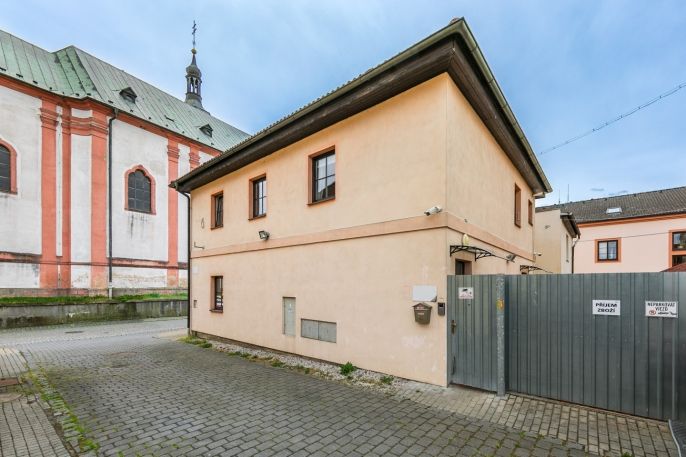Pronájem, Obchod a služby, Bor
