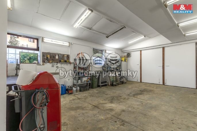 Prodej, Obchod a služby, Staříč