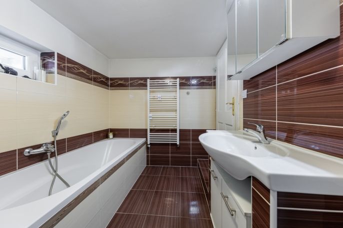 Prodej, Nájemní dům, Karlovy Vary