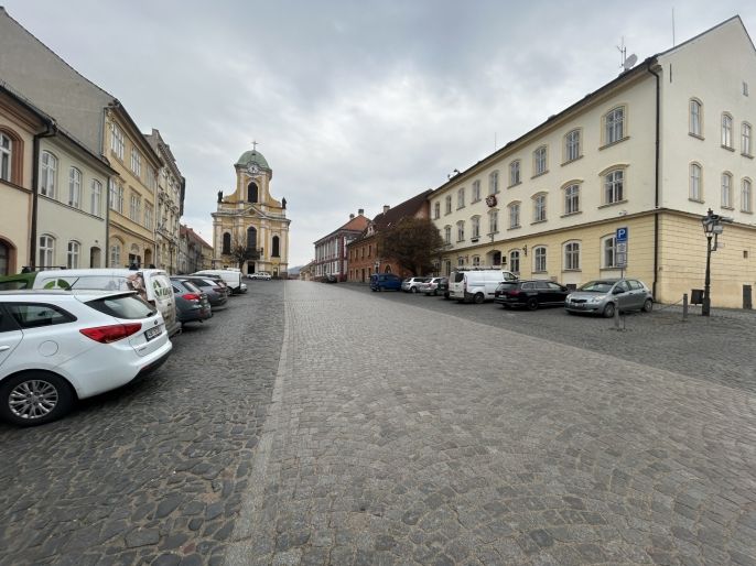 Pronájem, Obchod a služby, Úštěk