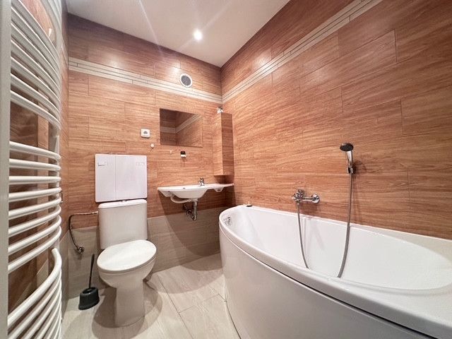 Pronájem, Byt 1+kk, Meziboří