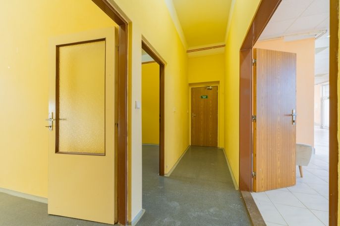 Prodej, Obchod a služby, Cheb