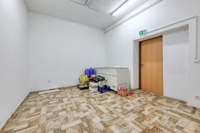 Pronájem, Obchod a služby, Nýřany