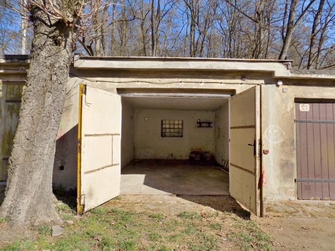 Prodej, Garáž, Újezdeček