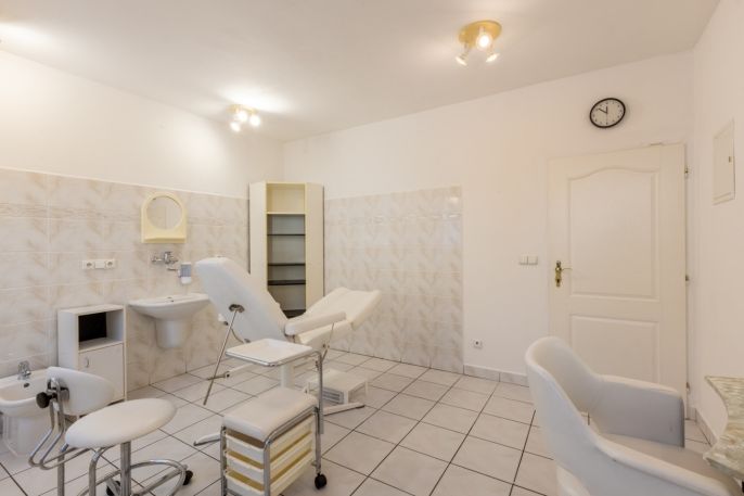 Prodej, Obchod a služby, Postoloprty