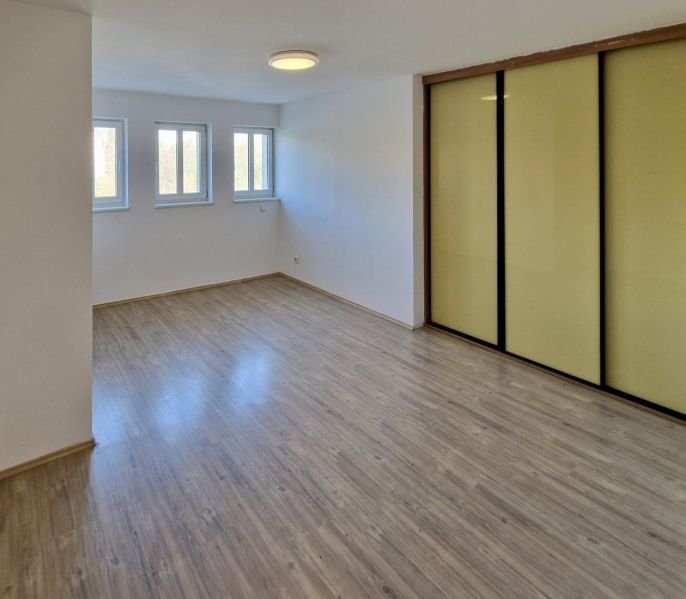 Pronájem, Byt 4+kk, Cheb