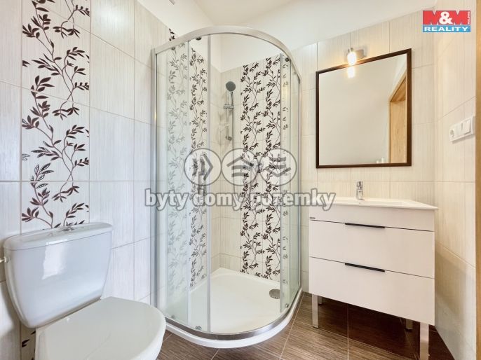 Prodej, Vinný sklep, Perná