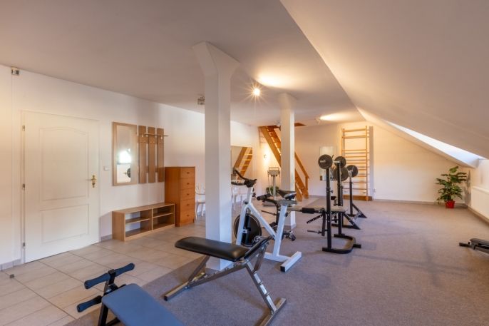 Prodej, Obchod a služby, Postoloprty