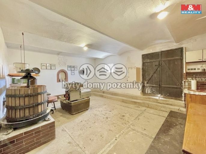 Prodej, Vinný sklep, Perná