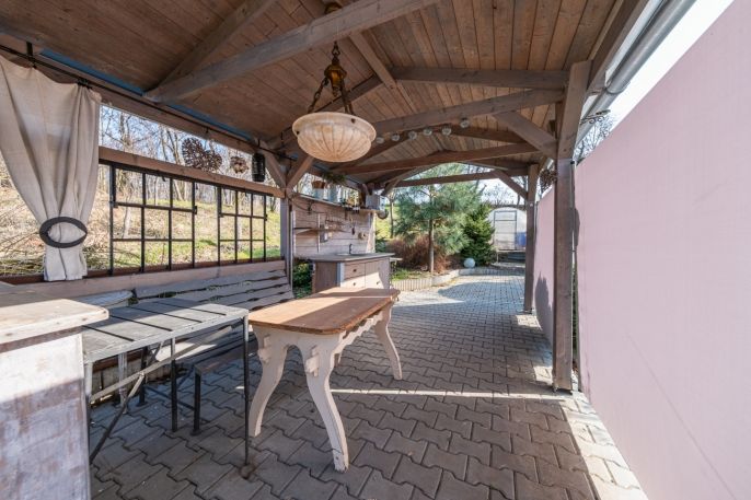 Prodej, Vinný sklep, Chvalovice