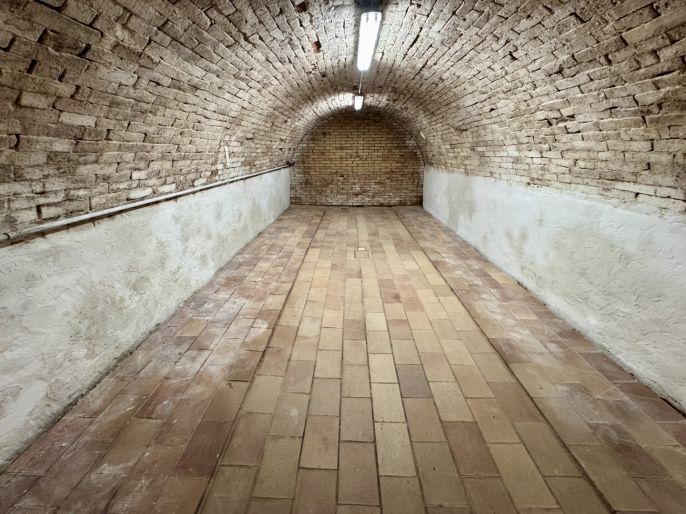 Prodej, Vinný sklep