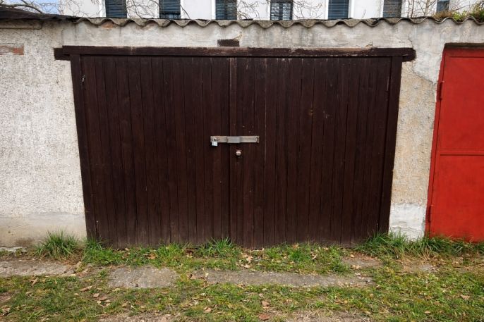 Prodej, Garáž