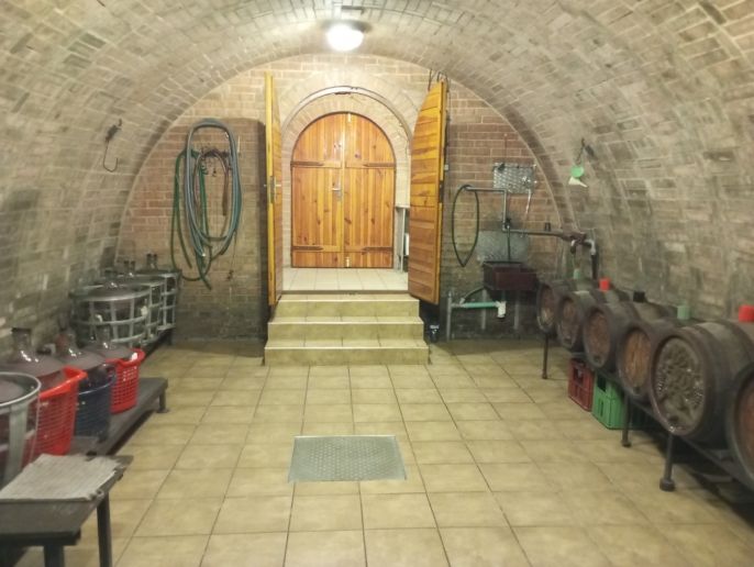 Prodej, Vinný sklep