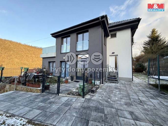 Pronájem, Byt 4+kk, Měchenice