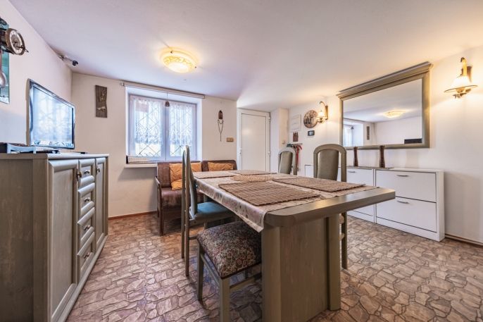 Prodej, Vinný sklep, Chvalovice