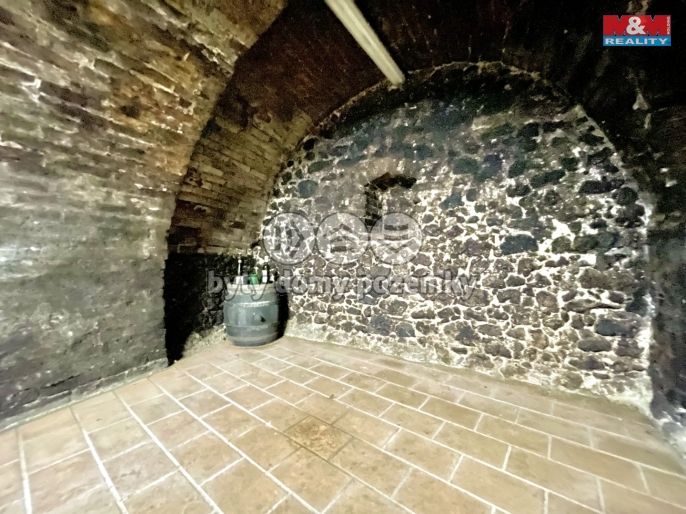 Prodej, Vinný sklep, Perná