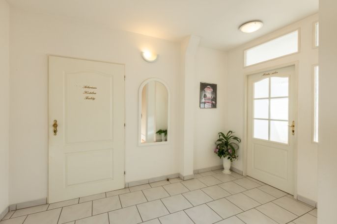 Prodej, Obchod a služby, Postoloprty