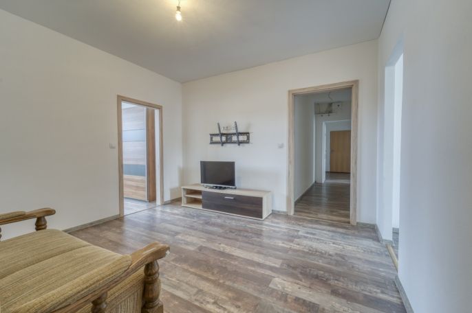 Pronájem, Byt 4+1, Lesná