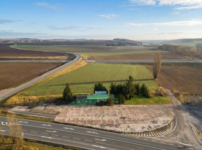Prodej, Obchod a služby, Lochenice