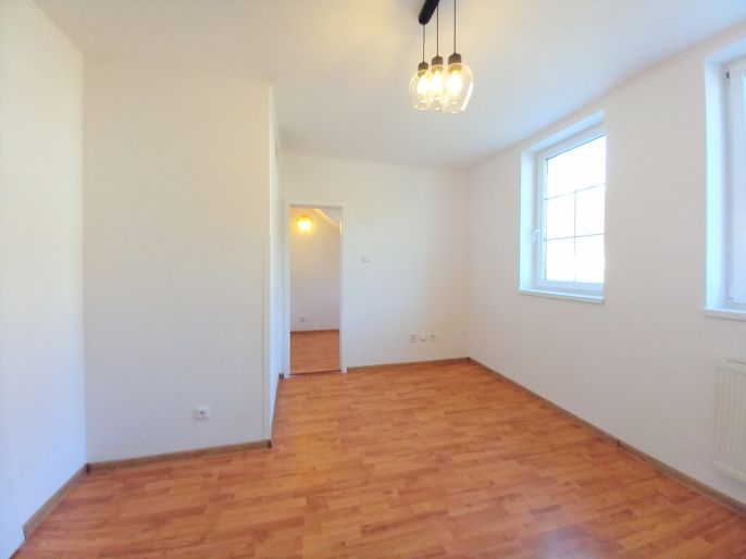 Pronájem, Byt 1+1, Loket