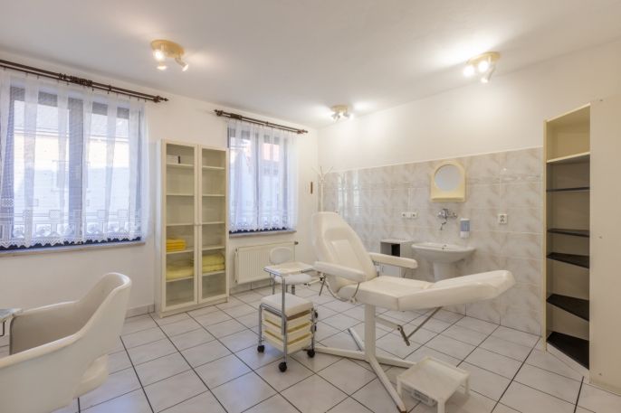 Prodej, Obchod a služby, Postoloprty