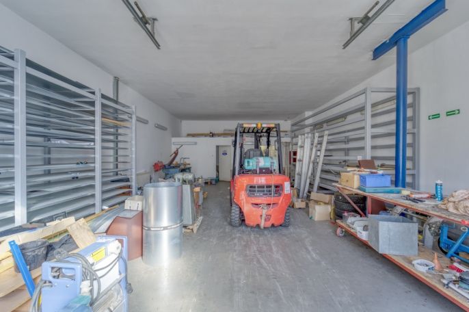 Prodej, Obchod a služby, Toužim